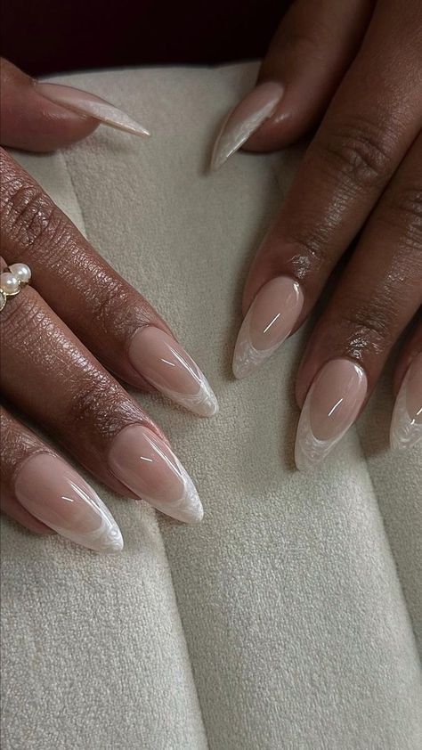 Simple Bridal Nails, Money Nails Designs, Almond Nails Designs Summer, Old Money Nails, Money Nails, Bridal Nails Designs, Kutek Disney, Unghie Sfumate, Girly Acrylic Nails