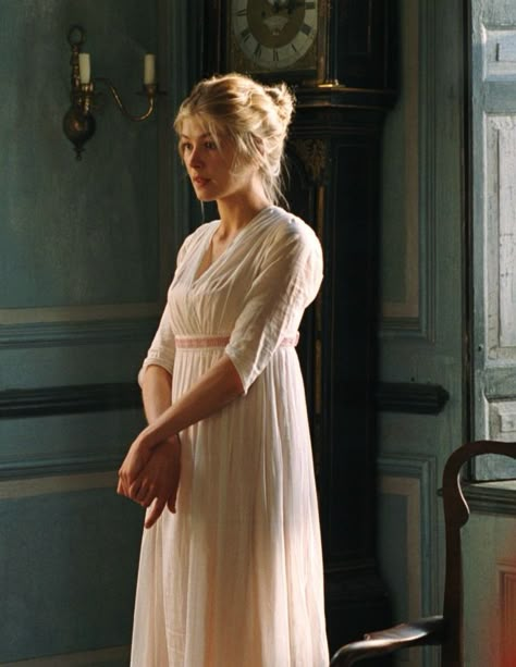 Rosamund Pike as Jane Bennet in Pride and Prejudice (2005) Jane Bennet, Pride And Prejudice 2005, Regency Era Fashion, Jane Austin, Regency Dress, Regency Fashion, Rosamund Pike, Costume Drama, Jane Eyre