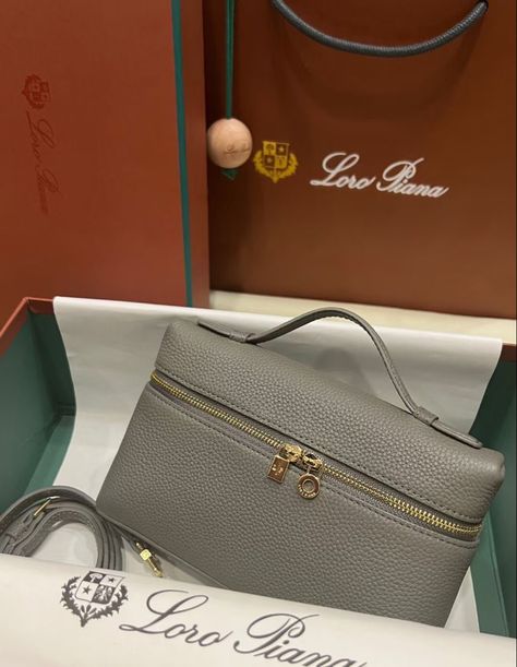 Loro Piana Bag, Salon Party, Birkin Kelly, Party 2023, Cheap Brands, Qatar Doha, Casual Outfit Inspiration, Rich Life, Jeddah