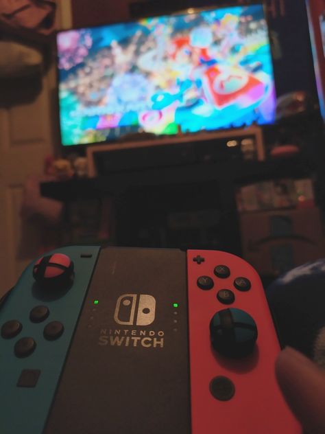 Quarantine insomnia on my Nintendo Switch Mario Switch, Mario Kart 8, Horror Themes, Minor Character, Phone Wallpaper For Men, Mario And Luigi, Scott Pilgrim, Mario Kart, Playing Video Games