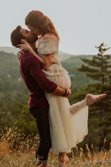 Fairy Tale Photoshoot Couple, Fairy Couple Photoshoot, Soft Couple Poses, Couple Shoot Poses Romantic, Kissing Poses, Photoshoot Couple, Romantic Couple Kissing, Couple Engagement Pictures, Romantic Photography