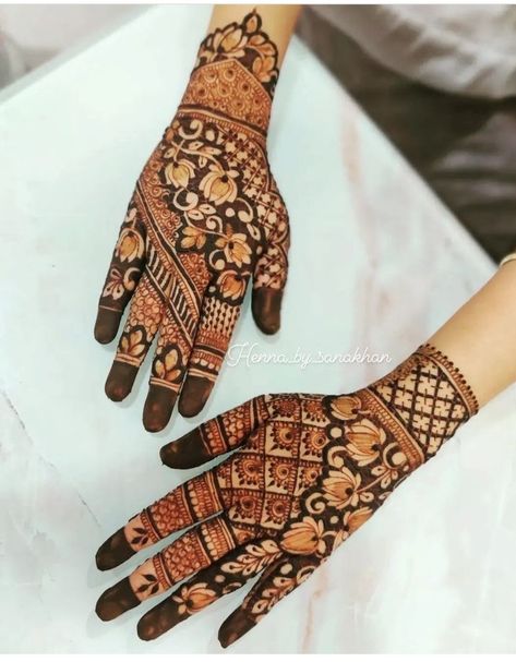 Bharma Mehandi Design, Bangle Length Mehendi Designs, Back Side Mehendi Design, Sider Mehndi, Bride Mehandi, Designer Mehndi, Karva Chauth Mehndi Designs, Short Mehndi, Floral Mehndi