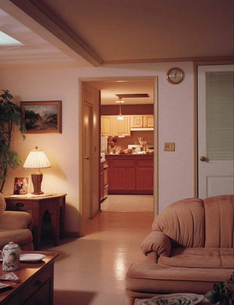 90s Interior, 90s House, 80s House, 80s Home, 90s Home, 80s Interior, 70s House, House Shifting, Retro Interior