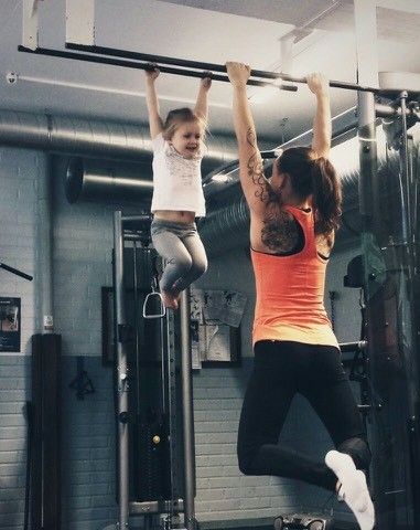 Crossfit Pictures, Crossfit Photoshoot, Photoshoot Challenge, Abs Workout Program, Crossfit Kids, Best Workout Routine, Crossfit Motivation, Family Fitness, Fitness Photos