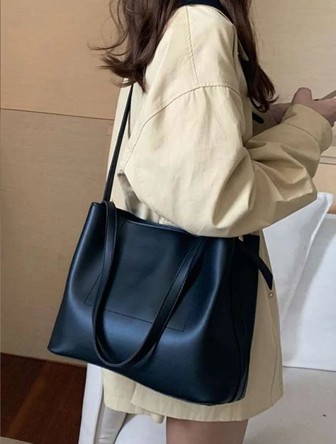 College Handbags For Women, School Bag Outfit, Uni Bag Aesthetic, Bags For Uni, Bags For University, Tote Bag University, Tas Totebag, University Tote Bag, College Handbags