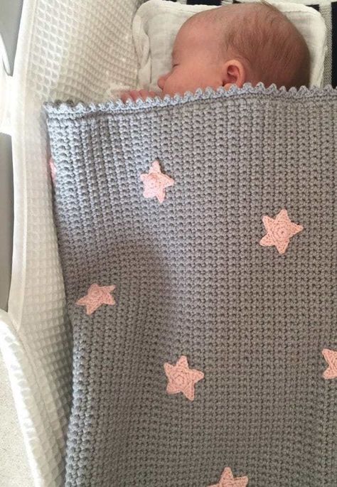 Baby Start Blanket by Love Crochet in 5 Free Baby Blanket Crochet Patterns to make in a weekend round-up on www.easyonthetongue.com Star Baby Blanket, Free Baby Blanket Patterns, Easy Crochet Baby Blanket, Crocheted Blanket, Star Blanket, Easy Crochet Baby, Crochet Stars, Haken Baby, Star Wars Baby