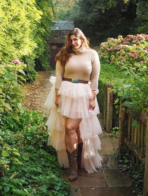 Winter London Outfits, Plus Size Tulle Skirt, Outfit Ideas For Autumn, Tulle Skirt Fashion, Ideas For Autumn, 16th Wedding Anniversary, Emily Jane, Pink Tulle Skirt, Tulle Maxi Skirt