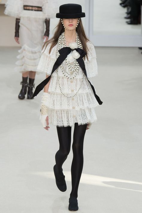 Moda Chanel, Chanel Resort, Runway Fashion Couture, Mode Chanel, Chanel Dress, Chanel Couture, Moda Paris, Chanel Fashion, Mode Inspo