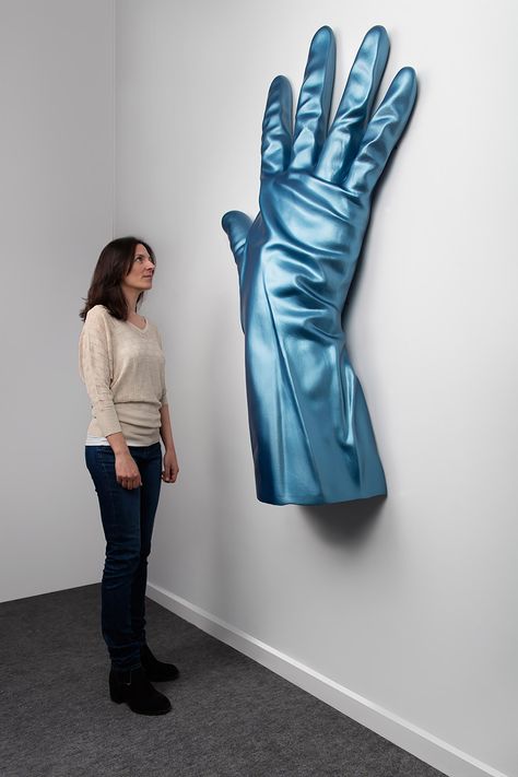 In this new series, Spanish artist Rómulo Celdrán (previously) explores new sculptures of oversized objects through the analytical lens of 3D computer modelling. "The goal of HI-RES for Celdrán is to emphasise the artist Hyper Realistic Paintings, Painting Sculpture, Art Apps, Oversized Art, Art Folder, Spanish Artists, Oversize Fashion, Graphic Design Print, Fashion Images