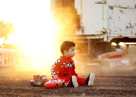 Pixar Cars Birthday Photoshoot, Lighting Mcqueen Photoshoot, Pixar Cars Photoshoot, Cars Theme Photoshoot, Lightning Mcqueen Photoshoot, Second Birthday Photo Shoot Ideas, Racetrack Photoshoot, Toddler Boy Photo Shoot Ideas, Racing Photoshoot