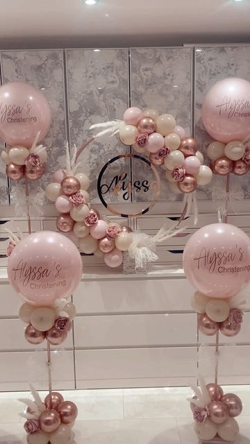 Table Balloon Garland Centerpiece, Centerpiece For Bridal Shower Table, Centerpiece Base Ideas, Balloon Table Arrangements, Non Helium Balloon Centerpieces, Wedding Balloon Table Decorations, Pink And Gold Balloon Centerpieces, Balloon Centerpieces For Tables, Bridal Shower Balloon Centerpieces