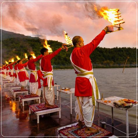 Ganga arti in Haridwar Vrindavan Photography Pictures, Hotels Luxury, Business Hotel, Conference Rooms, Haridwar, Luxury Business, Rishikesh, Hill Station, Place Of Worship