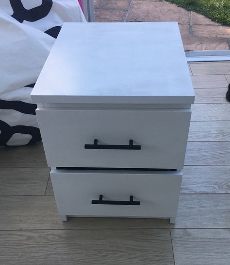 Upcycled Ikea malm bedside table. Painted in white chalk paint. Ikea Malm Bedside Table, Ikea Malm Bedside, Malm Bedside Table, Bedside Table Ideas, Bedside Table Ikea, Kitty Room, Hello Kitty Room Decor, Ideas Closet, Table Ikea