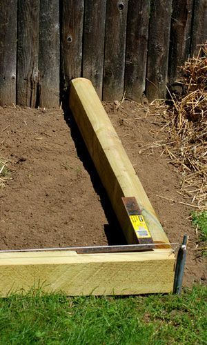 Border planting corner formed by 2 landscape timbers. As picture shows, they make a tidy corner. Timber Garden Edging, Landscape Timber Edging, Timber Edging, Wood Landscape Edging, Reka Bentuk Landskap, Traditional Landscaping, Wood Edging, Taman Diy, Landscape Timbers