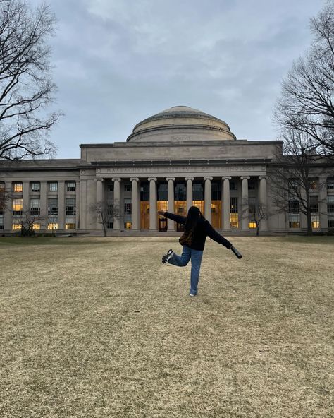 Spring break ‘24 #springbreak #mit #MassachusettsInstituteofTechnology #mitdome #university #tour Mba College Outfit, Mit University, College Core, University Inspiration, University Aesthetic, Study Tour, Study Stuff, College Motivation, Fan Fiction Stories