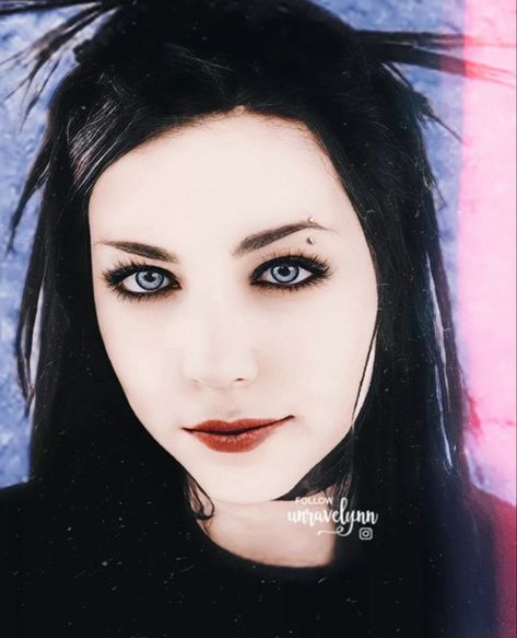 Amy Lee Makeup, Amy Lee 2000's, Evanescence Photoshoot, Evanescence Poster Vintage, Sweet Sacrifice Evanescence, Ergo Proxy, 2000s Photoshoot, Evanescence Fallen Album Cover, Rockabilly Art