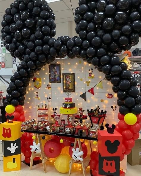 Mickey Birthday Cakes, Γενέθλια Mickey Mouse, Mickey Mouse Party Decorations, Mickey Mouse Theme Party, Mickey Mouse Birthday Theme, Mickey Mouse Birthday Decorations, Mickey First Birthday, Mickey 1st Birthdays, Mickey Mouse Birthday Cake