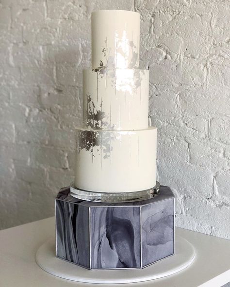 Ivy + Stone | Jade on Instagram: “The full view of yesterday’s sneak peek. With such a structured bottom tier you can see the reason for adding structure to the silver leaf…” Silver Leaf Cake, Cake And Sweets, Maid Of Honor Gift, Wedding Cake Inspiration, Maid Of Honour Gifts, Wedding Cake Ideas, Decoration Party, Cake Inspiration, African Fashion Dresses