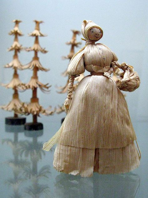 Galleries let you curate photos on Flickr. Explore this gallery, it contains 15 photos. Corn Husk Weaving, Craft With Corn Husk, Cornhusk Dolls, Weaving Corn Husk, Corn Husk Dolls Witch, Bow Wood, Corn Husk Crafts, Corn Dolly, Corn Husk Dolls