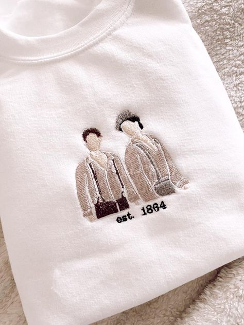 Vampire Diaries Shirts, Vampire Diaries Rebekah, Vampire Diaries Fashion, Crewneck Embroidery, Vampire Diaries Outfits, White Hoodie Men, Vampire Diaries Poster, Hoodies Aesthetic, Vampire Diaries Seasons