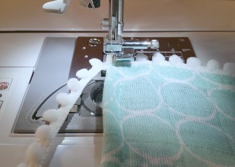 How To Sew Baby Blanket, Flannel Rag Quilts, Baby Blanket Tutorial, Baby Gifts To Make, Diy Baby Blanket, Blanket Tutorial, Gauze Blanket, Easy Baby Blanket, Diy Bebe