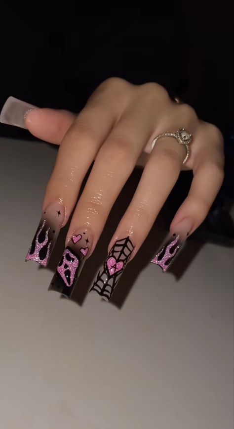 Halloween Nails With Initial, Ghostface Acrylic Nails, Icp Juggalo Nails, Monster High Nails Ideas, Halloween Nails Baddie, Spooky Cute Nails, Rap Concert Nails Ideas, Black Nail Designs Halloween, Cute Pink Halloween Nails