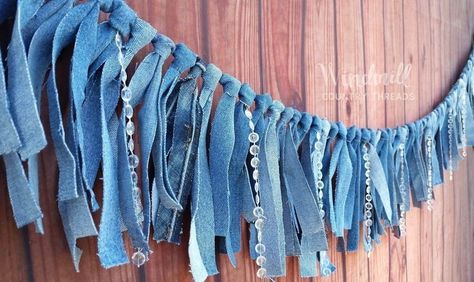 Denim Baby Shower, Diamonds And Denim Party, Western Party Decorations, Bbq Decorations, Denim And Pearls, Jeans Recycling, Jeans Crafts, Barn Party, Denim Party