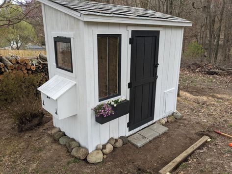 Shed Chicken Coop, Old Wood Windows, Walk In Chicken Coop, Henny Penny, Backyard Chicken Coop Plans, Diy Chicken Coop Plans, Chicken Coop Run, Coop Design, Best Chicken Coop