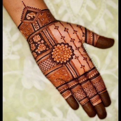 Henna Mhendi Design Unique Latest Front Hand, Mhendi Design Unique Latest, Mehendi Designs Bridal, Backhand Mehndi Designs, Fingers Mehndi Designs, Bride Mehendi, Front Hand Mehndi Designs, Front Mehndi, Front Hand Mehndi