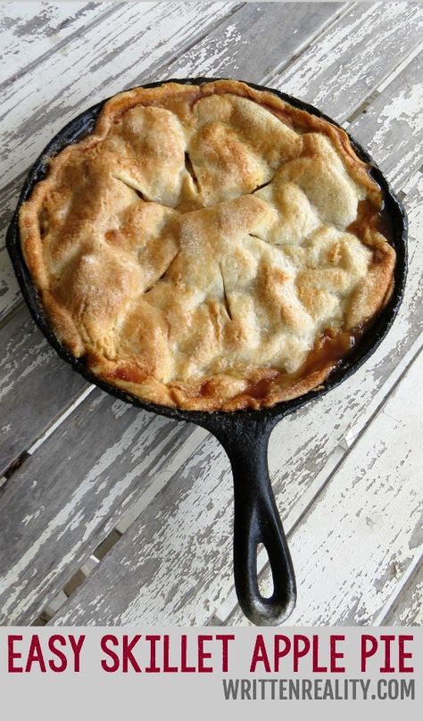 Skillet Apple Pie Recipe, Pies Easy, Cast Iron Skillet Recipes Dinner, Skillet Apple Pie, Cast Iron Skillet Cooking, Apple Pie Recipe Easy, Easy Apple Pie, Iron Skillet Recipes, Skillet Dishes