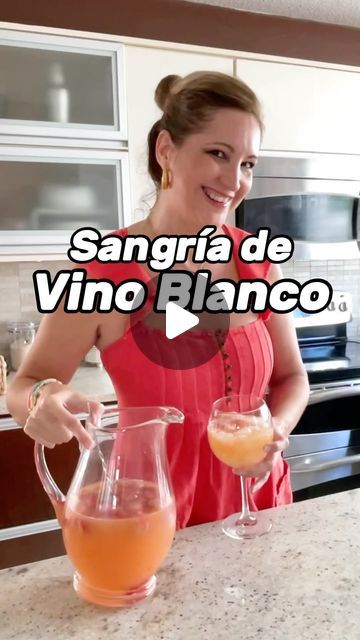 Norma Berríos Silva on Instagram: "RECETA ⬇️⬇️   Sangría de Vino Blanco   Es muy rica y muchas personas la hacen porque es una de las recetas más populares de Ensalpicadas.   Ingredientes:   1 botella de vino blanco sauvignon blanc 1/2 taza de azúcar regular blanca 1/2 taza de agua 1 1/2 taza de jugo de china naranja 2/3 a 3/4 taza de Peach Schnapps 1/4 - 1/2 taza de ron blanco o vodka 5 cherries maraschino cherries 1 cucharadita del jugo de las cherries Frutas a gusto china, fresas, mango, melocotones, etc  INSTRUCCIONES:  Luego de preparar el simple syrup, y dejar que enfríe, mezcla todos los ingredientes y sieve con hielo.    #sangria #sangriablanca" Maraschino Cherries, Peach Schnapps, Sauvignon Blanc, Simple Syrup, Puerto Rico, Vodka, Baby Shower, On Instagram, Instagram