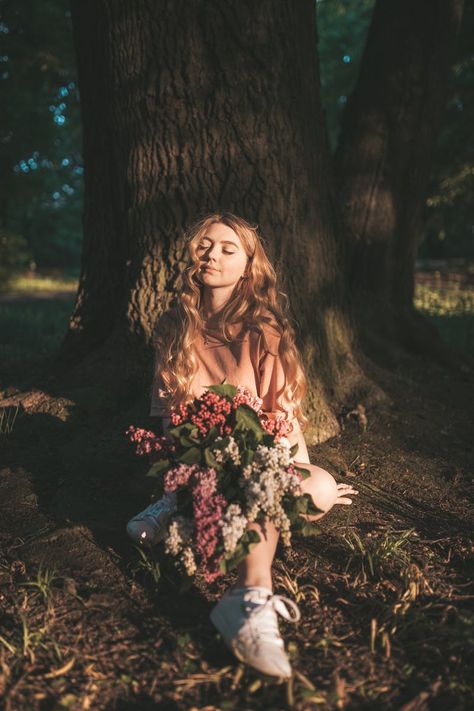 Sitting Under A Tree Aesthetic, Sitting Under A Tree Drawing Reference, Peaceful Woman, Sitting Under A Tree, Voodoo Love Spells, Insta Video, Girls Cuddling, Sitting In A Tree, Under A Tree