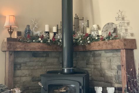 Wood Burning Stove Christmas Decor, Wood Stove Christmas Decor, Cabin Decorating, Pot Belly Stove, Tiny House Trailer, Christmas Mantel, Christmas Mantel Decorations, Mantel Decor, House Decorating