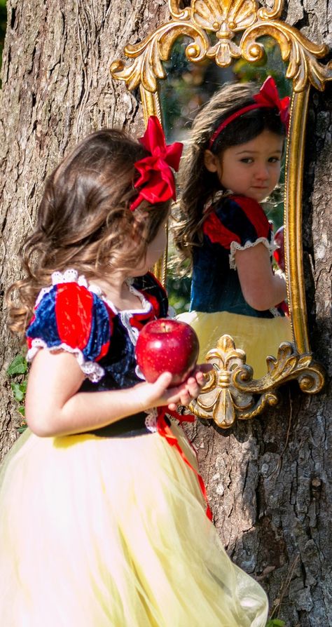 Snow White Photography, Disney Princess Photography, Snow White Pictures, Princess Photoshoot, Snow White Photos, Princess Shot, Princess Photo Shoot, Snow White Birthday Party, Princess Theme Birthday