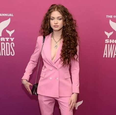 Dytto Hair, Pink Curly Hair, Doll Beauty, Best Pic, Red Hair Inspo, Portrait Shoot, Hair Portrait, Perfect Beauty, Beautiful Curly Hair