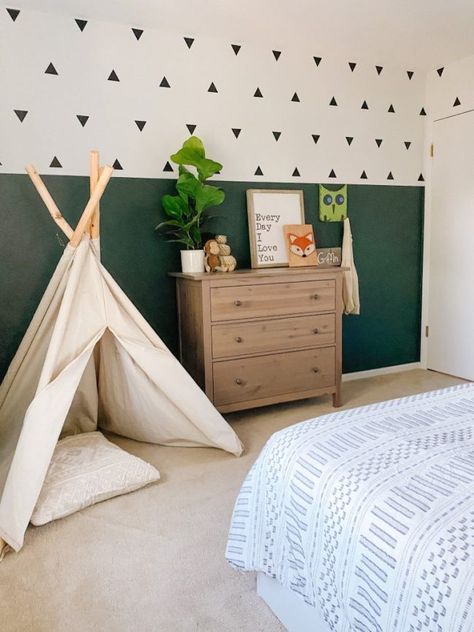 Toddler Green Bedroom, Accent Wall Toddler Room, Toddler Boy Accent Wall, Boys Boho Bedroom Ideas, Boys Room Accent Wall Ideas, Colorblock Wall, Boy Room Accent Wall, Kids Accent Wall, Diy Accent Walls