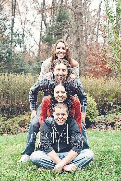 Adult Sibling Photography, Adult Family Photos, Sibling Photography Poses, Sibling Photo Shoots, Funny Family Photos, Big Family Photos, Christmas Family Photoshoot, Sibling Pictures, Large Family Photos