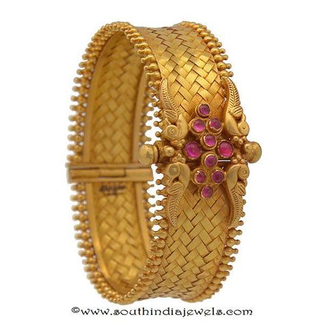 22k gold antique kada bangle collections from Prince Jewellery. Patla Bangles Gold Antique, Kada Bangles Gold Design, Prince Jewellery, Bangle Collection, Kada Bangles, Gold Kada, Bangle Design, Bangles Gold, Antique Jewelry Indian