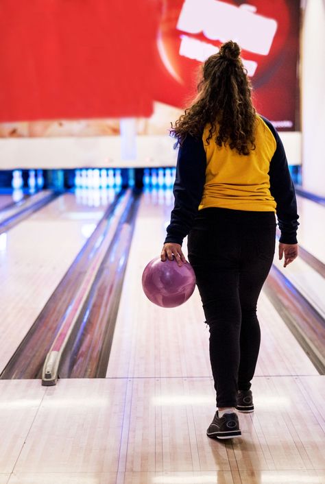 Girl about to roll a bowling ball hobby and leisure concept Budget Date Ideas, Bowling Outfit Ideas, Date Ideas For Teens, Great Date Ideas, Bowling Outfit, Cheap Date Ideas, Dating Ideas, Cute Date Ideas