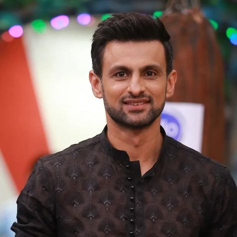 Shoaib Malik on Instagram: "- Back to the groove at @jeeto.pakistan once again representing #MultanTigers only on @arydigital.tv Styling by @sajidstylistt Wardrobe by @humayunalamgir Image by @omarsaeedofficial #JeetoPakistan #JPL #Pakistan" Tv Styling, Shoaib Malik, April 3, Pakistan, Wardrobe, Tv, On Instagram, Quick Saves, Instagram