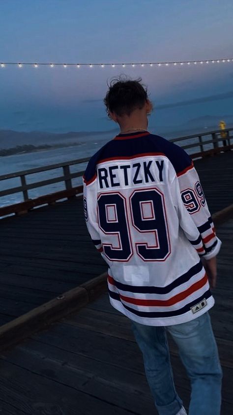 Nhl Jersey Outfit Men, Nhl Jersey Outfit, Hockey Jersey Aesthetic, Hockey Jersey Outfit Mens, Hockey Jersey Outfit, Hockey Outfits, Guys Fashion Casual, Jersey Fashion, Ice Hockey Jersey