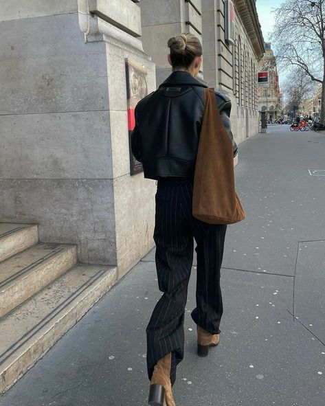 Suede Bag Outfit, Autumn Fits, Italy Outfits, Fall Fits, Minimal Chic, Trendy Fall, Street Style Inspiration, Mode Inspo, Autumn Outfit