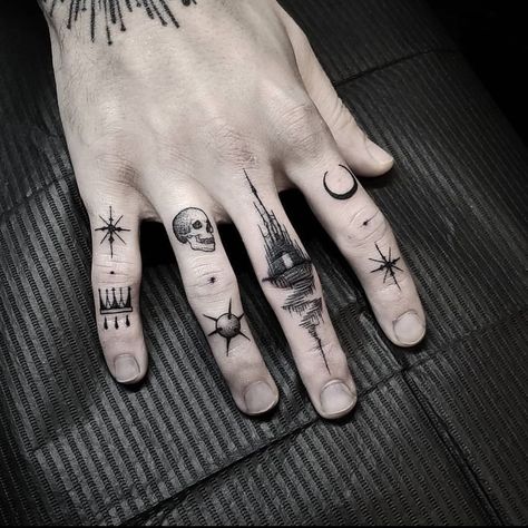 Small Hand Tattoos For Guys, Skull Finger Tattoos, Natur Tattoo Arm, Side Hand Tattoos, Full Hand Tattoo, Mandala Hand Tattoos, Butterfly Hand Tattoo, Skull Hand Tattoo, Artwork Anime