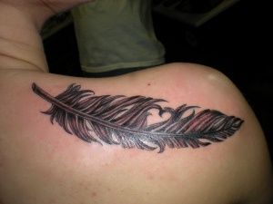 Feather with a heart in it :) Tattoo Feather, Science Tattoos, Hunter Tattoo, Tattoos Pinterest, To My Best Friend, Bff Tattoos, Friendship Tattoos, My Tattoo, Feather Tattoo