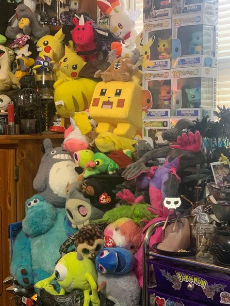 (Not my pic) Plushies Collection Room, Punk Fashion Diy, Collection Room, Hypebeast Room, Magical Room, Diy Room Decor For Teens, Hello Kitty Rooms, Makeover Bedroom, Home Decor Crate