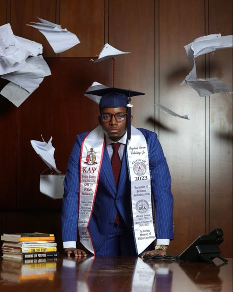 Male College Graduation Pictures, Black Men Graduation Pictures, Graduation Photos Men, Psychology Graduation Pictures, Business Graduation Pictures, Studio Graduation Pictures, Senior Heads, University Pictures, Male Graduation Pictures