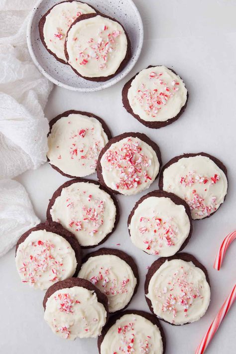 Chocolate Cookies with Peppermint Frosting Chocolate Cookies With Peppermint, Cookies With Peppermint, Peppermint Frosting, Chocolate Fudge Cookies, Chocolate Peppermint Cookies, Fudge Cookies, Chocolate Crinkle Cookies, Buttercream Filling, Chocolate Crinkles