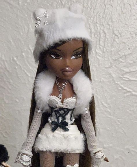 Winter Bratz Doll Outfits, Winter Doll Aesthetic, Bratz Fur Outfit, Bratz Makeup Tutorial, Brats Clothes, Sasha Bratz Outfits, Bratz Dolls Outfits, Bratz Cosplay, Bratz Doll Outfits Inspiration