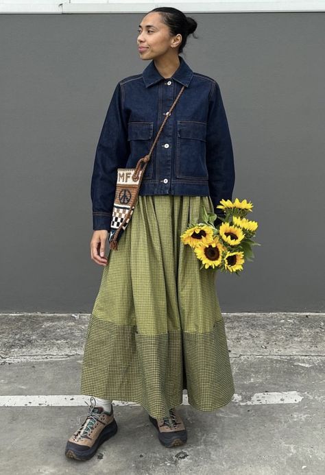 Work Outfit With Backpack, 11 Degrees Weather Outfit, Norwegian Summer Outfit, Scandi Autumn Fashion, Feminine Gorpcore, American Vintage Outfits, Blockcore Outfit, Green Blue Outfit, Japan Spring Fashion