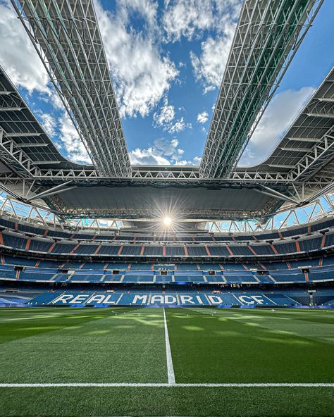 Football Stadium Wallpaper, Stadium Wallpaper, Photoshop Landscape, Football Background, Mls Soccer, Real Madrid Wallpapers, Soccer Stadium, Madrid Wallpaper, Santiago Bernabeu